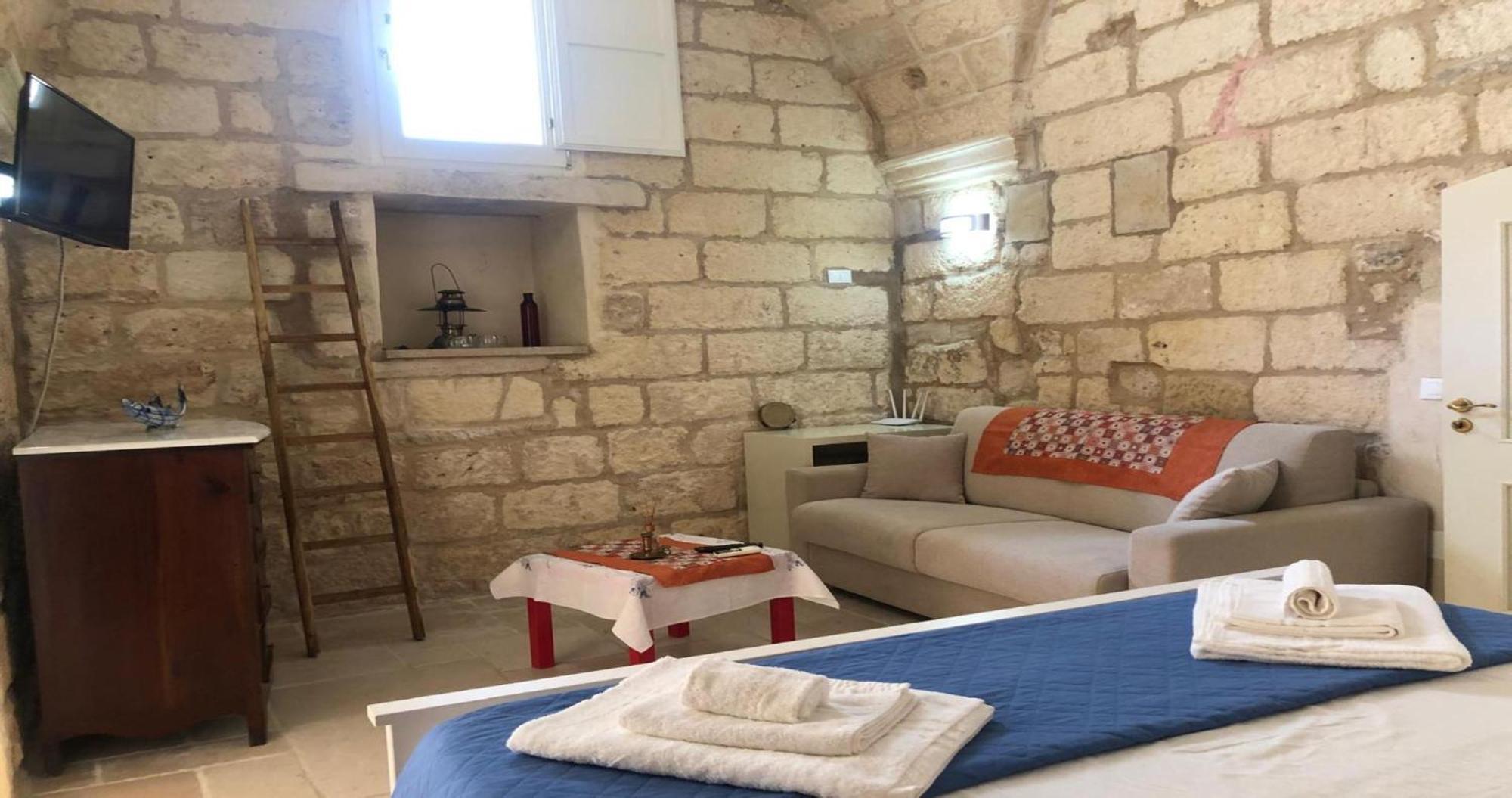 Odegos Monolocali Vico Sant'Antonio Villa Carpignano Salentino Eksteriør bilde