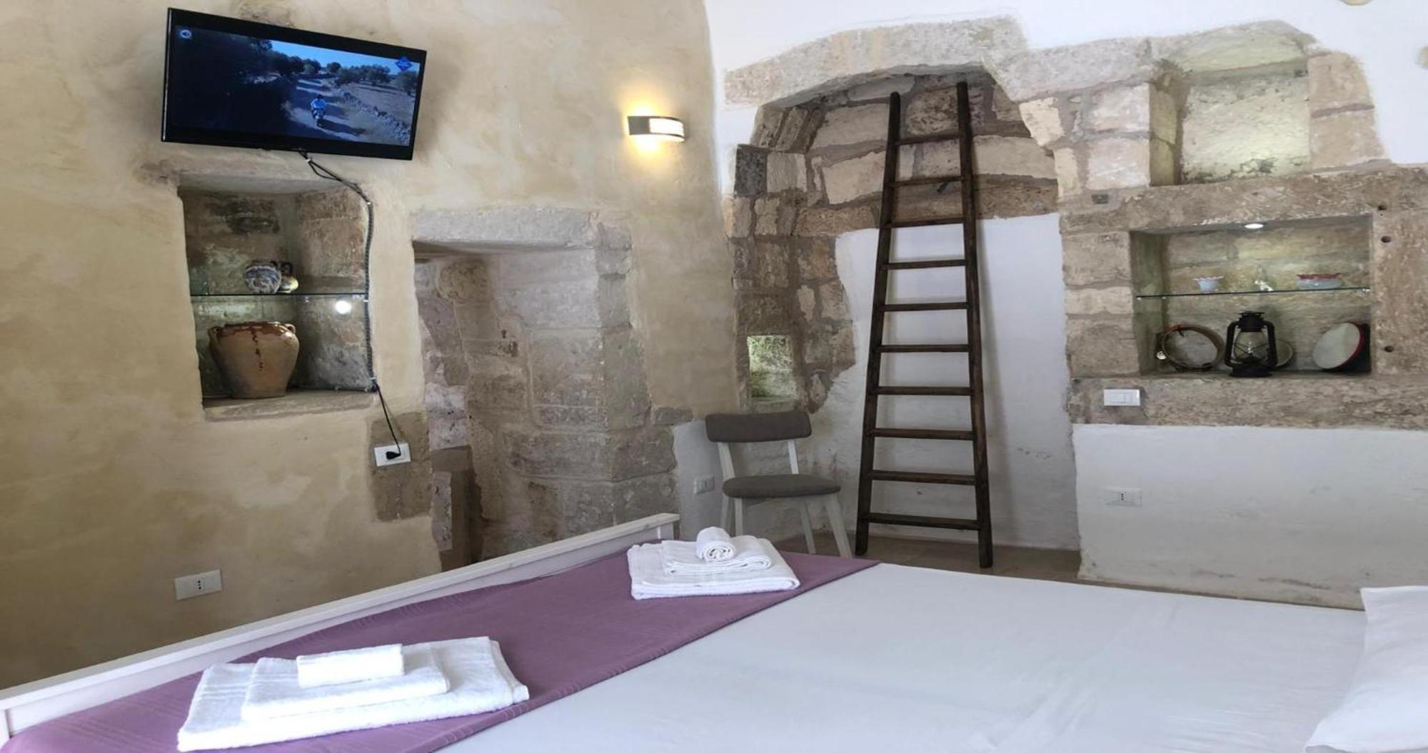 Odegos Monolocali Vico Sant'Antonio Villa Carpignano Salentino Eksteriør bilde
